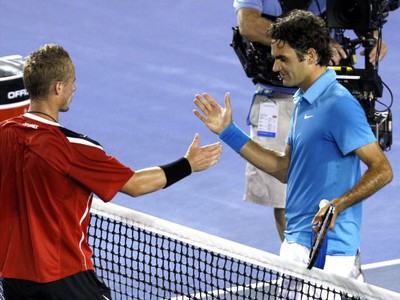 Hewitt gratuluje Federerovi