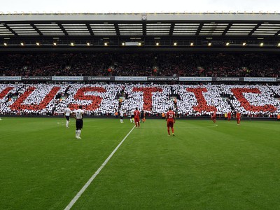 Choreo fanúšikov Liverpoolu žiadajúce spravodlivosť