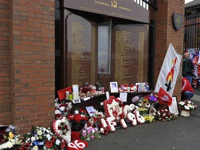 V Liverpoole si pripomenuli 96 obetí tragédie na štadióne v Hillsborough v roku 1989