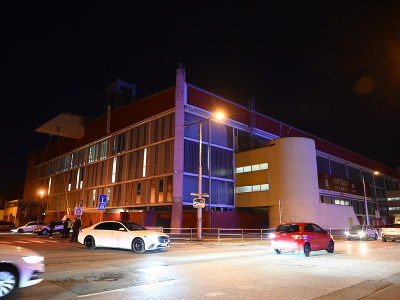 Na snímke pohľad na uzavretý Zimný štadión Pavla Demitru v Trenčíne v piatok 16. februára 2024