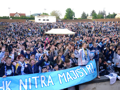 Hokejisti HK Nitra v piatok 26. apríla 2024 oslávili spolu s fanúšikmi svoj druhý titul v histórii najvyššej slovenskej súťaže