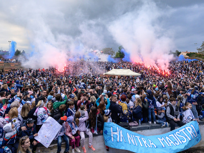 Hokejisti HK Nitra v piatok 26. apríla 2024 oslávili spolu s fanúšikmi svoj druhý titul v histórii najvyššej slovenskej súťaže
