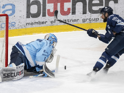 Sprava Tomáš Marcinko (Slovan) a brankár Dylan Ferguson (Nitra) 