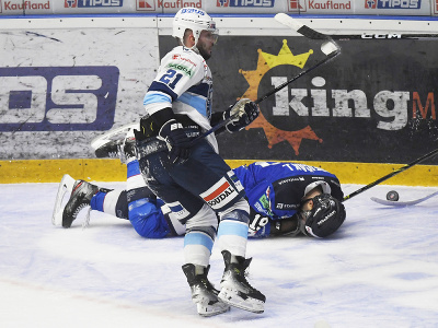 Na ľade zranený Ján Brejčák (HK Poprad)