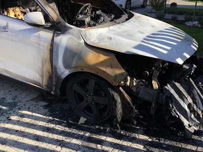 Zhorené auto riaditeľa HK Poprad Ľudovíta Jurinyiho