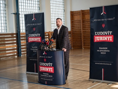 Riaditeľ HK Poprad Ľudovít Jurínyi počas tlačovej konferencie v Spišskej Sobote, na ktorej oznámil kandidatúru na post prezidenta Slovenského zväzu ľadového hokeja