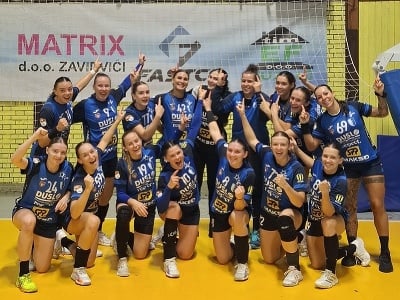Hráčky HK Slovan Duslo