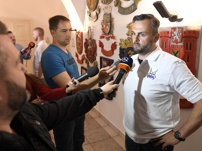 Hlavný tréner Vlastimil Wojnar počas tlačovej konferencie hokejového klubu HK Spišská Nová Ves