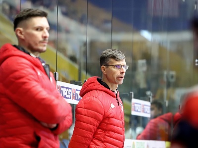 Zľava dočasný asistent trénera Zvolena Janis Andersons a dočasný tréner Norbert Javorčík