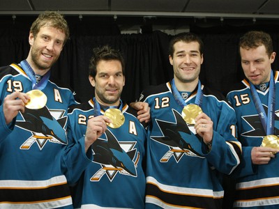 Zľava: Joe Thornton, Dan Boyle, Patrick Marleau, Dany Heatley. Zlatí z Vancouveru 2010.