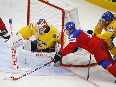 Pre švédskeho hokejového obrancu Jonasa Ahnelova sa majstrovstvá sveta predčasne skončili 