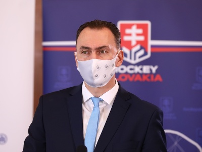 Prezident SZĽH Miroslav Šatan počas tlačovej konferencie po návrate slovenskej hokejovej reprezentácie zo ZOH 2022