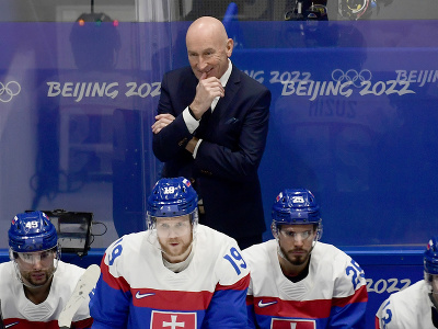 Tréner slovenských hokejistov Craig Ramsay na striedačke
