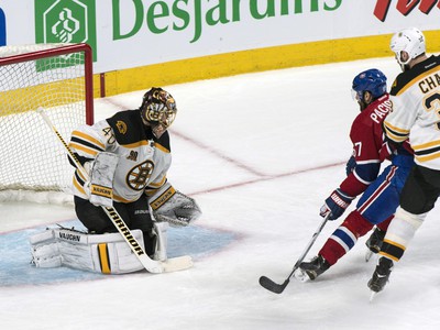 Max Pacioretty z Montreal Canadiens strieľa gól proti Bostonu Bruins
