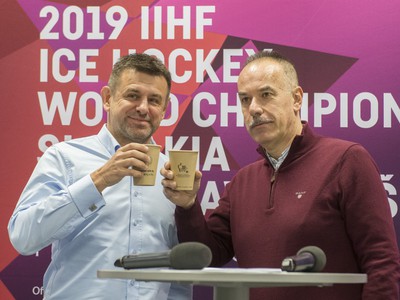 Na snímke zľava minister životného prostredia László Sólymos a šéf organizačného výboru pre MS IIHF 2019 na Slovensku Igor Nemeček