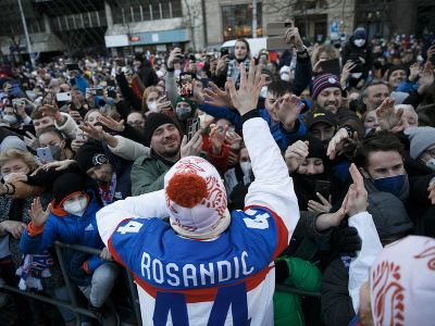 Oslavy na bratislavskom Námestí SNP po návrate slovenskej hokejovej reprezentácie s bronzovými medailami z XXIV. zimných olympijských hier (ZOH) 2022 v Pekingu