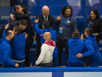 Na snímke tréner slovenskej hokejovej reprezentácie Craig Ramsay sa teší po výhre v zápase olympijského turnaja v hokeji mužov o bronz Slovensko - Švédsko na ZOH 2022 v Pekingu