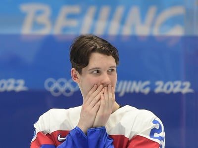 Na snímke Samuel Kňažko oslavuje po zisku bronzu po zápase olympijského turnaja v hokeji mužov o bronz Slovensko - Švédsko na ZOH 2022 v Pekingu