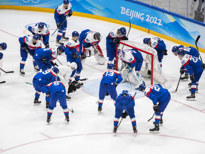 Na snímke tím Slovenska pred zápasom o bronz na ZOH 2022 v Pekingu