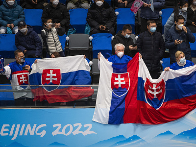 Na snímke diváci sa tešia po výhre v zápase olympijského turnaja v hokeji mužov o bronz Slovensko - Švédsko na ZOH 2022 v Pekingu v sobotu 19. februára 2022