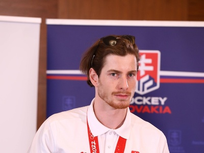 Slovenský hokejista Peter Cehlárik počas tlačovej konferencie po návrate reprezentácie zo ZOH 2022