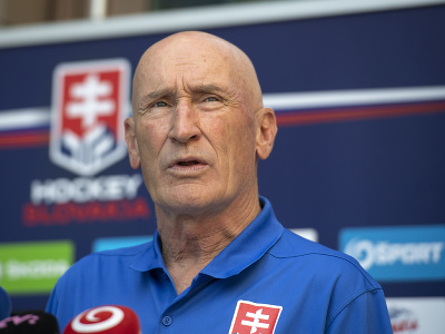 Tréner slovenskej hokejovej reprezentácie Craig Ramsay počas brífingu v Bratislave vo štvrtok 16. júna 2022. 