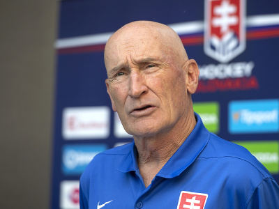 Tréner slovenskej hokejovej reprezentácie Craig Ramsay počas brífingu v Bratislave vo štvrtok 16. júna 2022. 