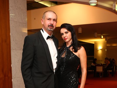 Bývalý slovenský hokejový reprezentant Zdeno Cíger aj s manželkou.