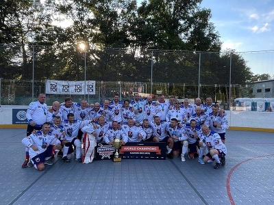 Slovenskí hokejbalisti vybojovali titul na majstrovstvách sveta v kategórii Masters