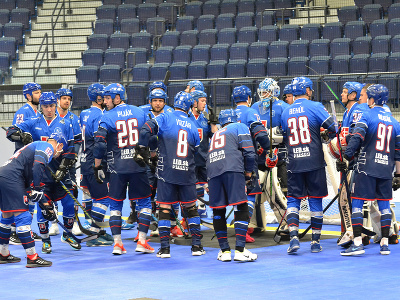 Na snímke slovenskí hokejbalisti pred zápasom MS 2022 v hokejbale Slovensko - Haiti v kanadskom Montreale 