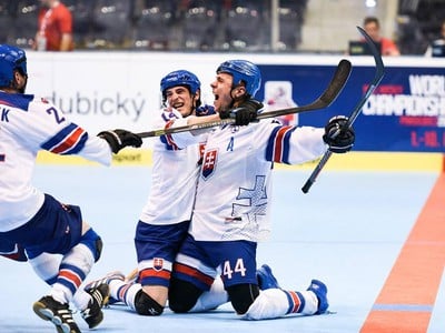 Gólové oslavy slovenských hokejbalistov