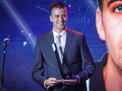 Ocenený rozhodca roka s Cenou Juraja Okoličányho Peter Stano počas vyhlásenia ankety Hokejista roka 2022