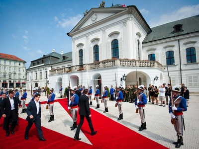 Slovenská hokejová výprava prichádza do Grassalkovičovho paláca