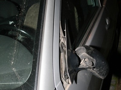 Švédski in-line hokejisti poškodili 12 áut