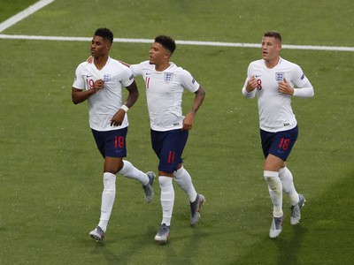 Marcus Rashford oslavuje úvodný gól v zápase semifinále Ligy národov