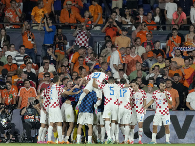 Chorvátski futbalisti sa radujú z gólu 