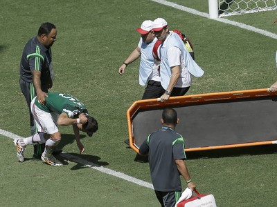 Hector Moreno skončil so zlomenou holennou kosťou
