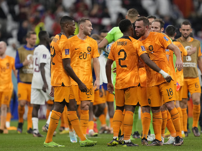 Futbalisti Holandska oslavujú gól