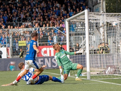 Adrián Kaprálik strieľa gól