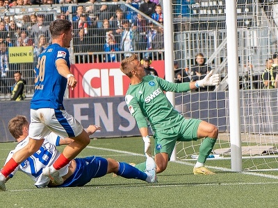 Adrián Kaprálik strieľa gól