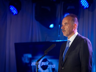 Predseda SZĽH Igor Nemeček na odovzdávaní ceny Zlatý puk