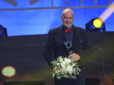 Otec Petry Vlhovej Igor Vlha prevzal ocenenie za 1. miesto v kategórii jednotlivec počas slávnostného vyhlásenia ankety Športovec roka 2019