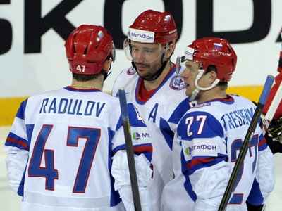 Iľja Kovaľčuk, Alexei Tereščenko a Alexander Radulov v drse ruskej reprezentácie
