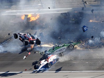 Smrteľná zrážka na pretekoch IndyCar