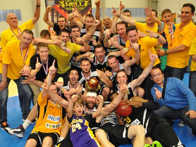 Basketbalisti Interu Bratislava oslavujú majstrovský titul