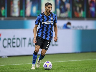 Marocký obranca Achraf Hakimi v drese Interu Miláno