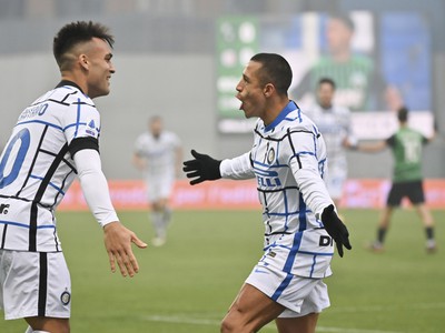 Hráči Interu oslavujú gól