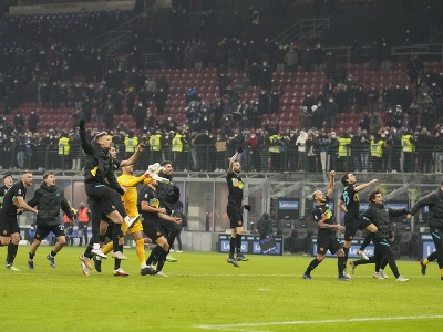 Futbalisti Interu Miláno sa radujú z víťazstva