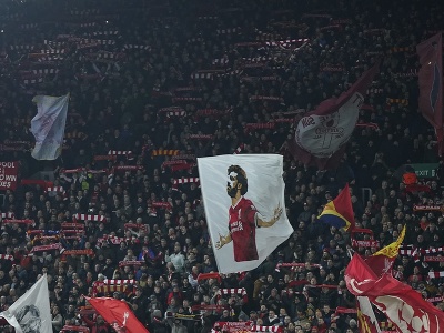 Na snímke fanúšikovia Liverpoolu pred zápasom osemfinále Ligy majstrov
