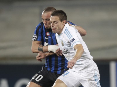 Wesley Sneijder a Cesar Azpilicueta